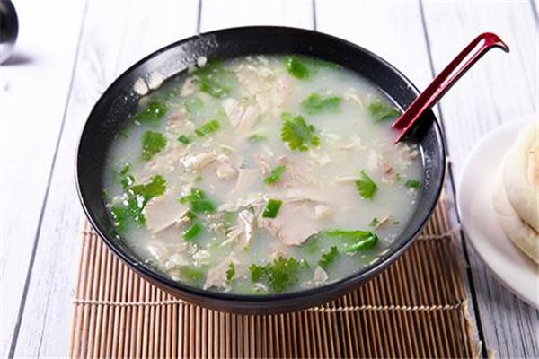 羊肉汤熬出来发黑是什么原因 羊肉汤怎么熬又浓又白 羊肉汤熬出来发黑是什么原因 羊肉汤怎么熬又浓又白