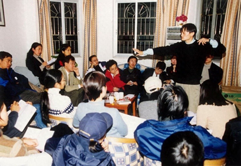 马云今天退休，回顾马云的20张照片，致敬乡村教师马老师