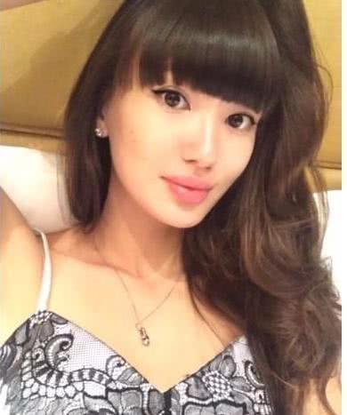 她是莎宾娜，曾被评为排球第一美少女，去日本4年，如今清纯不再