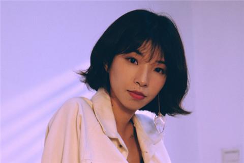 刚和女孩子认识怎么聊天 通过聊天增进感情