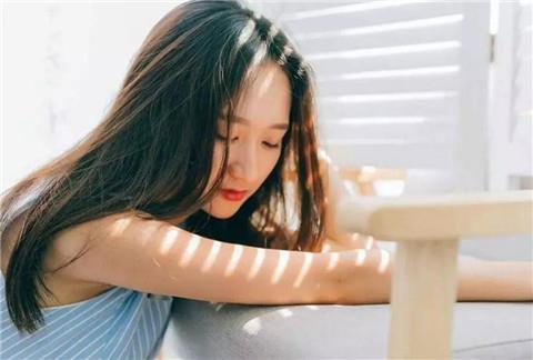 朋友圈发自拍配什么文案，适合发朋友圈的唯美语句
