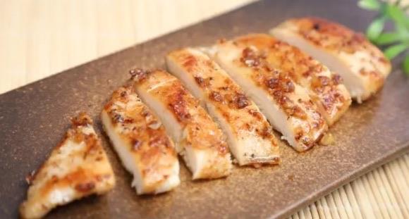 生活十大高蛋白食物排行榜（鸡胸肉在榜上第一名）  1