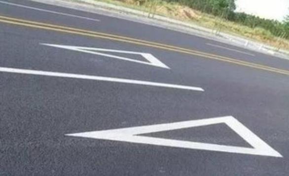这些道路标线你认识吗？走错了小心被扣分罚款哦！
