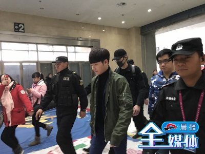​蒋敦豪 “空降”新疆车展，现场演唱《乌兰巴托的夜》（视频）