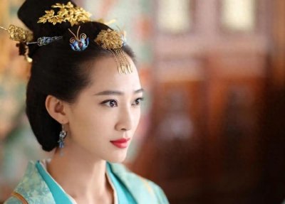 ​聂远妻子秦子越：嫁给离异的偶像，活得比朱丹还要卑微，她图啥？