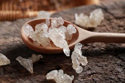 ​雪燕是什么东西有什么功效(雪燕是什么？如何选购？怎么吃？)