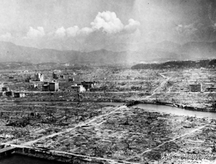 1945年被原子弹“小男孩”轰炸后的日本广岛,几乎夷为平地