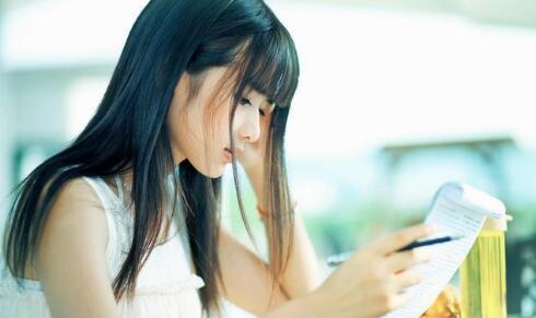女生主动加男生微信却不聊天什么情况
