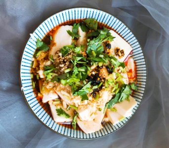 ​「凉拌内酯豆腐」的做法，简单又快手的搅拌菜，好吃的直接添盘