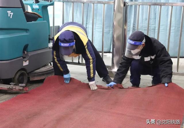 今冬以来最强寒潮来袭气温创新低（沈铁人战风斗雪保畅通）(19)