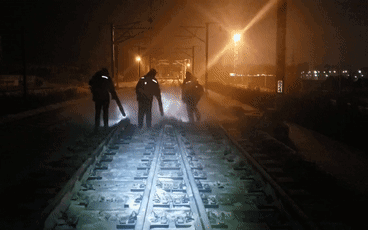 今冬以来最强寒潮来袭气温创新低（沈铁人战风斗雪保畅通）(4)