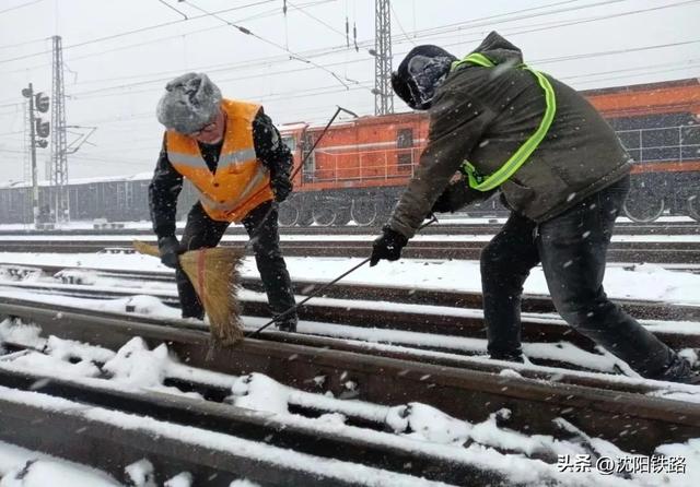 今冬以来最强寒潮来袭气温创新低（沈铁人战风斗雪保畅通）(13)