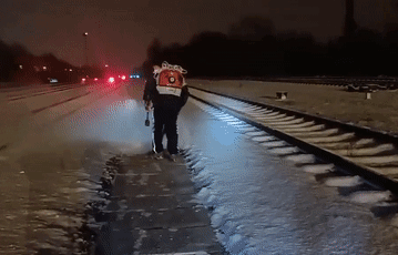 今冬以来最强寒潮来袭气温创新低（沈铁人战风斗雪保畅通）(16)