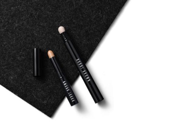 遮瑕笔能遮住眼袋吗 如何用遮暇膏遮眼袋