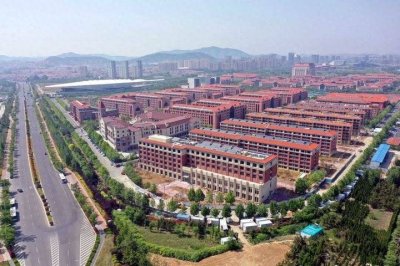 ​山东大学青岛校区美爆，海滨校园红瓦绿树古典而优雅