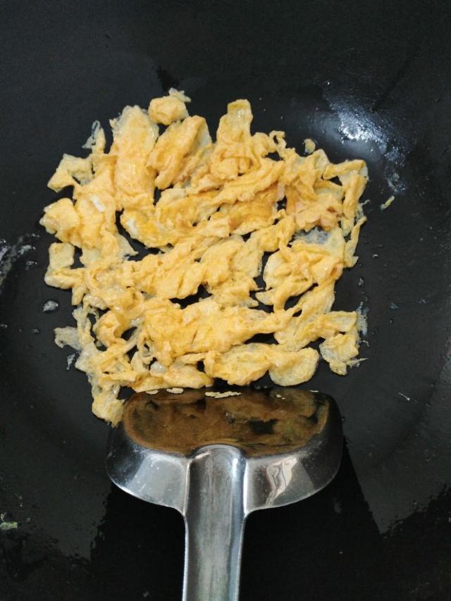 炒河粉的家常做法和配方窍门（营养丰富色泽诱人）(5)