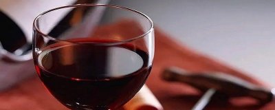 ​倒红酒的正确方法