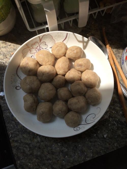 牛肉丸子食材配方和做法（牛肉丸子的具体做法）