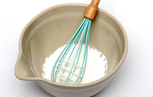 手动打发蛋清要多久,手动打蛋器打发蛋白要多久视频图10