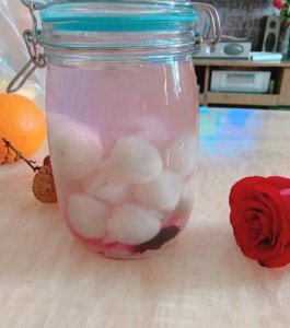 ​自己怎么酿荔枝果酒呢(自己酿的荔枝酒)