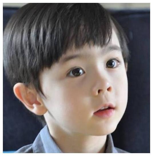 “儿子太帅，不可能是亲生的”，连做四次亲子鉴定，爸爸终死心