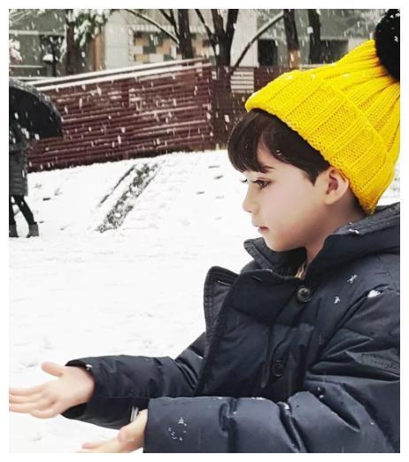 “儿子太帅，不可能是亲生的”，连做四次亲子鉴定，爸爸终死心