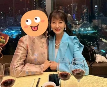 ​赵雅芝素颜生日照大曝光，70岁皱纹显现真实状态，依旧优雅美丽