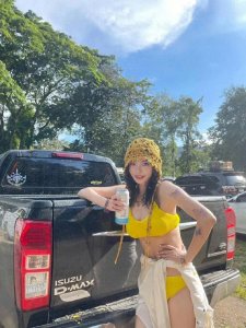 ​童菲泳装大片身材真的好