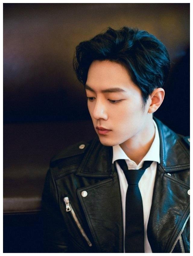 肖战承认曾被告白，帅气会带来帮助，但是比起红更想让自己有价值