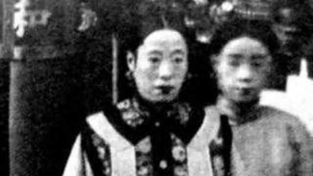 隆裕太后签了退位诏书，却心中难安，终抑郁至死，死后葬礼很风光