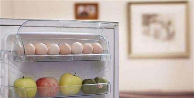 刚倒的热水能不能放到冰箱里