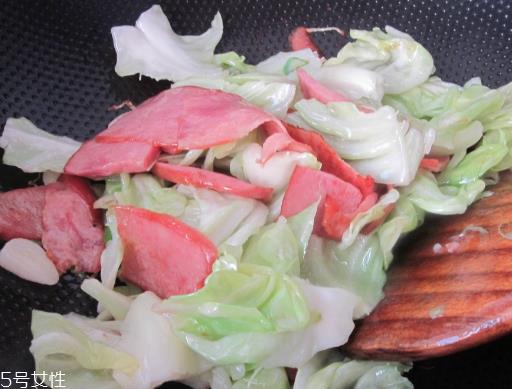 牛心菜能给高血糖病人吃吗?高血糖病人能吃牛心菜吗? 牛心菜能给高血糖病人吃吗?高血糖病人能吃牛心菜吗?