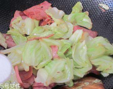 牛心菜能给高血糖病人吃吗?高血糖病人能吃牛心菜吗? 牛心菜能给高血糖病人吃吗?高血糖病人能吃牛心菜吗?