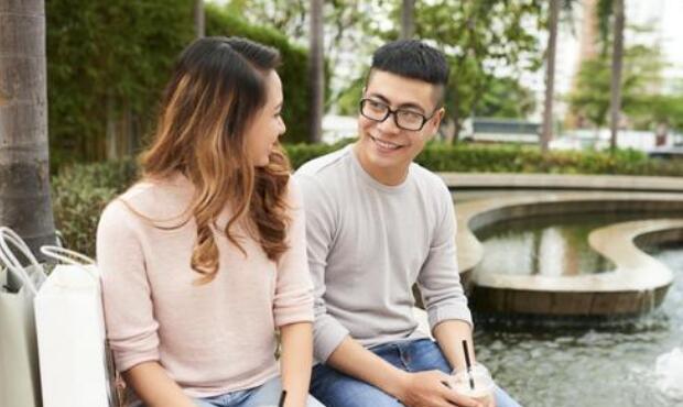 每天和女生聊天聊什么