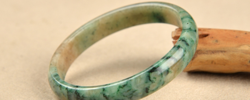 独山玉会越戴越透吗 独山玉适合贴身戴吗