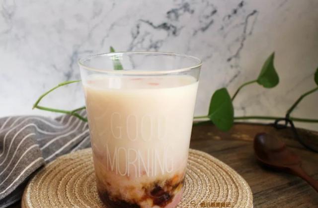 教你在家自制网红奶茶,配方和做法都给你,学会了不用出去买