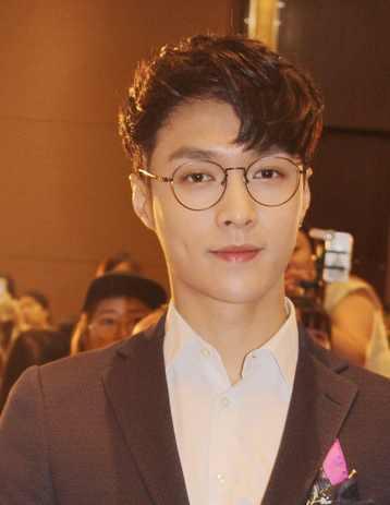 敲可爱的“逗号刘海”你的男神张艺兴鹿晗都在留你却还不知道?