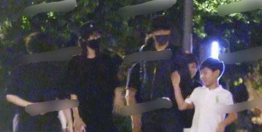 唐嫣罗晋合体过中秋，夫妇二人穿情侣装现身家宴，罗晋实力护妻