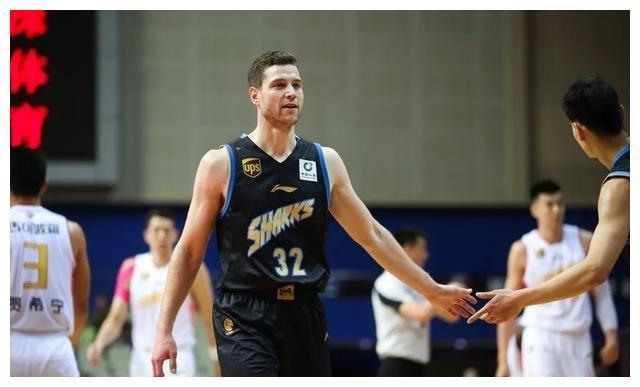 一度翻盘，上海男篮痛失好局 网友评论亮了