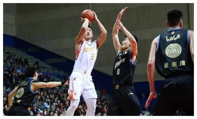 一度翻盘，上海男篮痛失好局 网友评论亮了