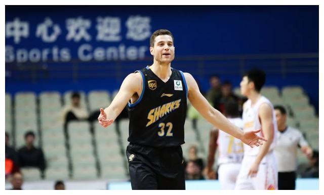 一度翻盘，上海男篮痛失好局 网友评论亮了