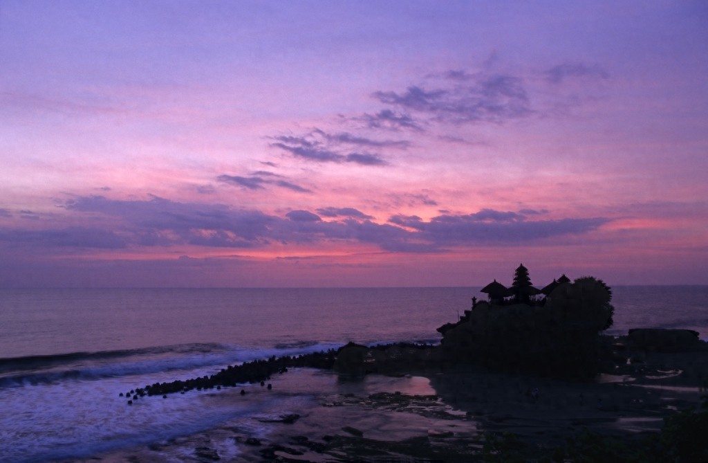 海神庙是巴厘岛最重要的海边庙宇之一,始建于16世纪