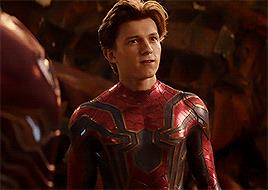 复联里的英雄为什么会被灭霸虐？看看他们的片酬吧！