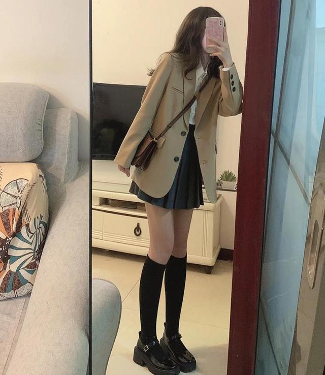 西装外套最全的搭配攻略来了（今秋很流行穿西装）(7)