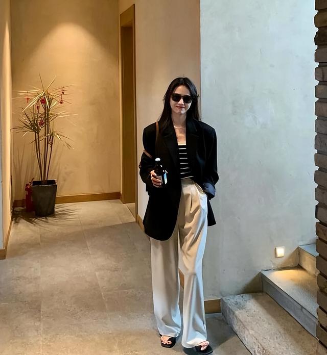 西装外套最全的搭配攻略来了（今秋很流行穿西装）(5)