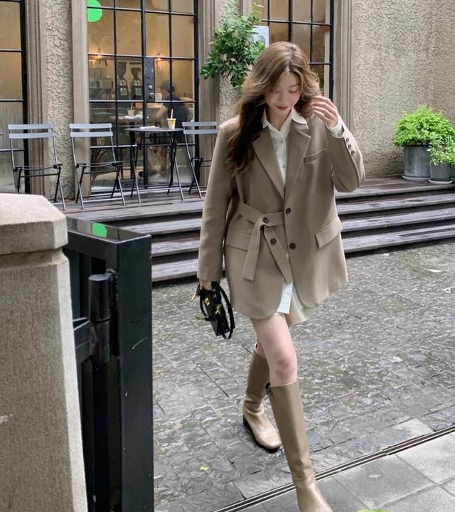 西装外套最全的搭配攻略来了（今秋很流行穿西装）(2)