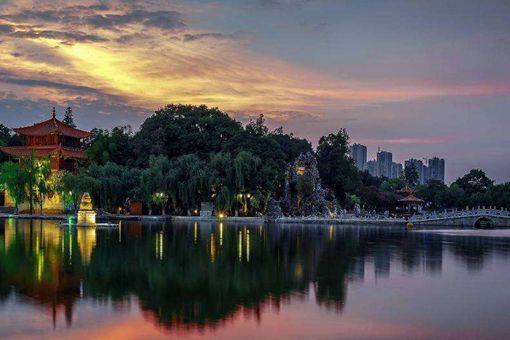 一副对联竟然有一百八十个字?堪为古今第一对联