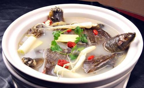 甲鱼汤的正宗做法(美味滋补的清炖甲鱼)(2)