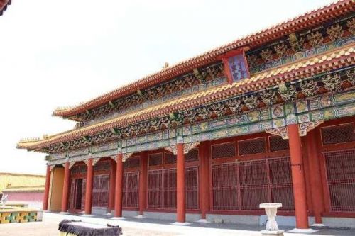 皇后在京坐正宫打海南一地名(皇后是正宫还是东宫)-第1张图片-