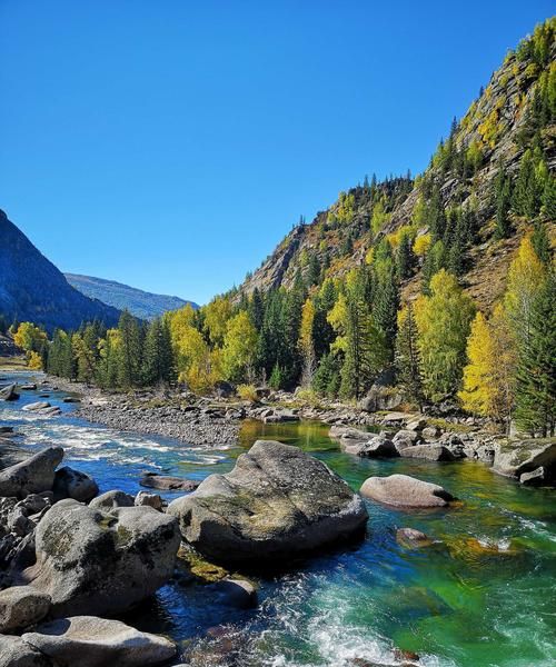 可可托海里面的拉提是什么意思